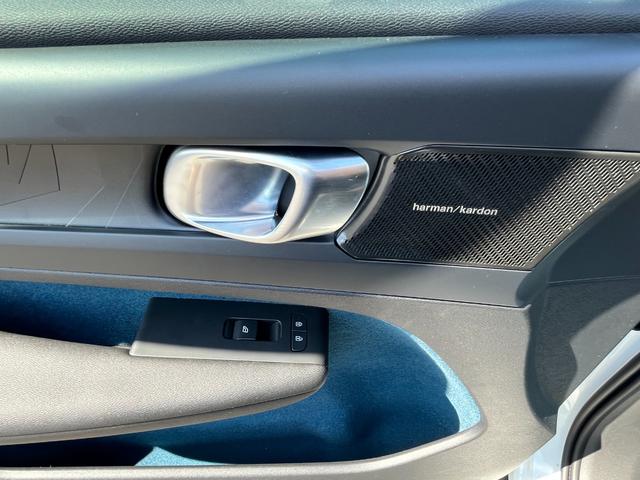 ＸＣ４０リチャージ リチャージ　アルティメットシングルモーター　ｈａｒｍａｎｋａｒｄｏｎプレミアムサウンドオーディオシステム　純正アルミ２０インチ　禁煙車　ＬＥＤフロントフォグランプ　コーナリングランプ　ピクセルＬＥＤヘッドライト　パワーチャイルドロック（28枚目）