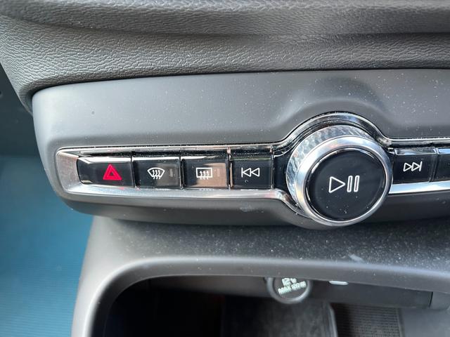 ＸＣ４０リチャージ リチャージ　アルティメットシングルモーター　ｈａｒｍａｎｋａｒｄｏｎプレミアムサウンドオーディオシステム　純正アルミ２０インチ　禁煙車　ＬＥＤフロントフォグランプ　コーナリングランプ　ピクセルＬＥＤヘッドライト　パワーチャイルドロック（66枚目）