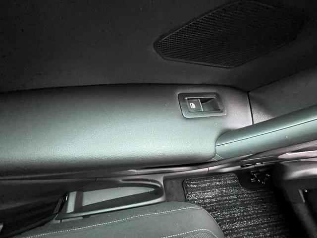 ティグアン TSI エレガンス パワーバックドア 禁煙車 ナビLEDライト 同一車線内全車速運転支援 アラウンドビューカメラ リアトラフィックアラート ディスカバープロ 全席シートヒーター デジタルコックピット12.3インチ(14枚目)