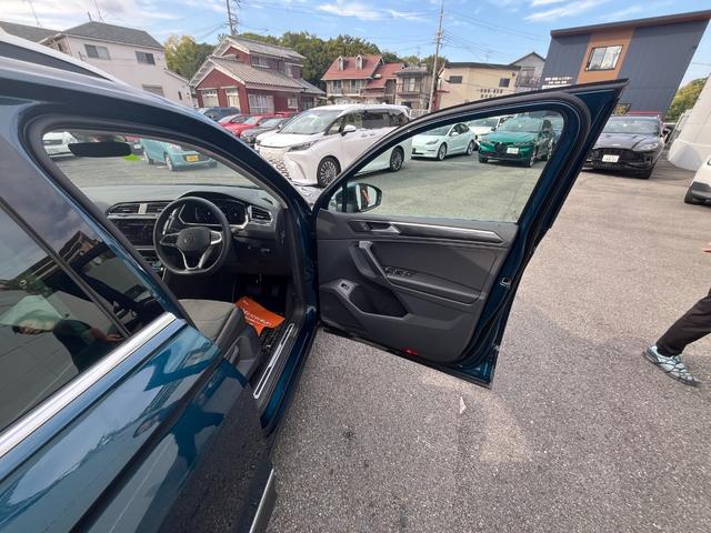 ティグアン TSI エレガンス パワーバックドア 禁煙車 ナビLEDライト 同一車線内全車速運転支援 アラウンドビューカメラ リアトラフィックアラート ディスカバープロ 全席シートヒーター デジタルコックピット12.3インチ(16枚目)