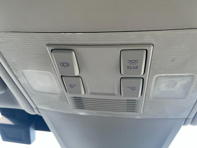 ティグアン TSI エレガンス パワーバックドア 禁煙車 ナビLEDライト 同一車線内全車速運転支援 アラウンドビューカメラ リアトラフィックアラート ディスカバープロ 全席シートヒーター デジタルコックピット12.3インチ(17枚目)