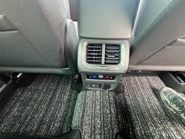 ティグアン TSI エレガンス パワーバックドア 禁煙車 ナビLEDライト 同一車線内全車速運転支援 アラウンドビューカメラ リアトラフィックアラート ディスカバープロ 全席シートヒーター デジタルコックピット12.3インチ(20枚目)