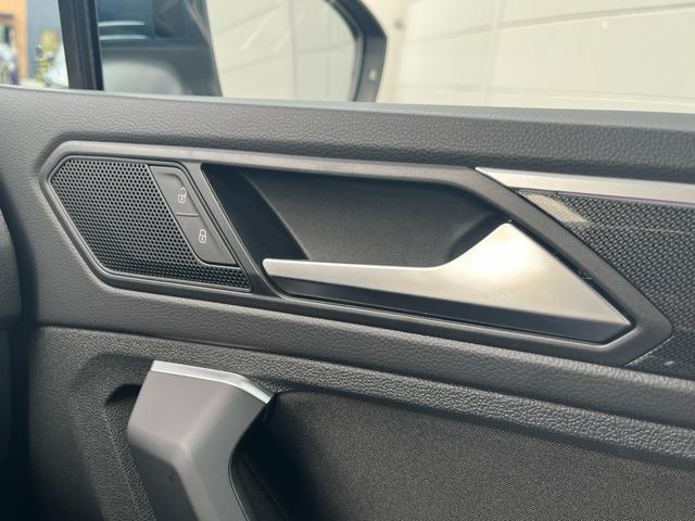 ティグアン TSI エレガンス パワーバックドア 禁煙車 ナビLEDライト 同一車線内全車速運転支援 アラウンドビューカメラ リアトラフィックアラート ディスカバープロ 全席シートヒーター デジタルコックピット12.3インチ(24枚目)