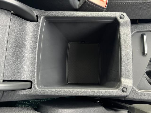 ティグアン TSI エレガンス パワーバックドア 禁煙車 ナビLEDライト 同一車線内全車速運転支援 アラウンドビューカメラ リアトラフィックアラート ディスカバープロ 全席シートヒーター デジタルコックピット12.3インチ(25枚目)