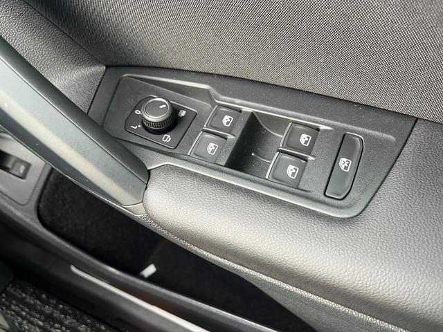 ティグアン TSI エレガンス パワーバックドア 禁煙車 ナビLEDライト 同一車線内全車速運転支援 アラウンドビューカメラ リアトラフィックアラート ディスカバープロ 全席シートヒーター デジタルコックピット12.3インチ(37枚目)