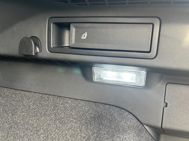 ティグアン TSI エレガンス パワーバックドア 禁煙車 ナビLEDライト 同一車線内全車速運転支援 アラウンドビューカメラ リアトラフィックアラート ディスカバープロ 全席シートヒーター デジタルコックピット12.3インチ(39枚目)