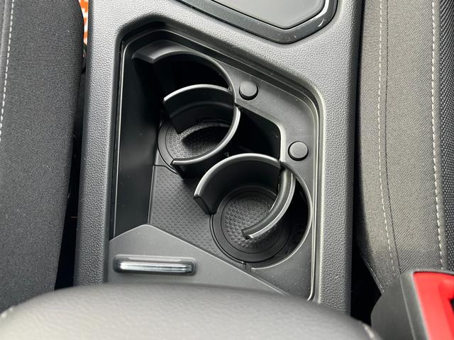ティグアン TSI エレガンス パワーバックドア 禁煙車 ナビLEDライト 同一車線内全車速運転支援 アラウンドビューカメラ リアトラフィックアラート ディスカバープロ 全席シートヒーター デジタルコックピット12.3インチ(42枚目)