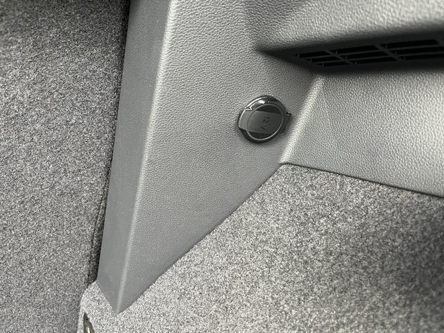 ティグアン TSI エレガンス パワーバックドア 禁煙車 ナビLEDライト 同一車線内全車速運転支援 アラウンドビューカメラ リアトラフィックアラート ディスカバープロ 全席シートヒーター デジタルコックピット12.3インチ(67枚目)