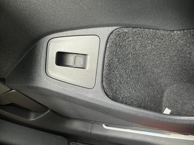 ティグアン TSI エレガンス パワーバックドア 禁煙車 ナビLEDライト 同一車線内全車速運転支援 アラウンドビューカメラ リアトラフィックアラート ディスカバープロ 全席シートヒーター デジタルコックピット12.3インチ(68枚目)