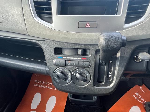 ワゴンR FA 禁煙車 ドライブレコーダー前後 自発光式アナログメーター アームレスト CD ウレタン製ステアリングホイール ダークグレーファブリックシート レッドレンズリアコンビネーションランプ(4枚目)