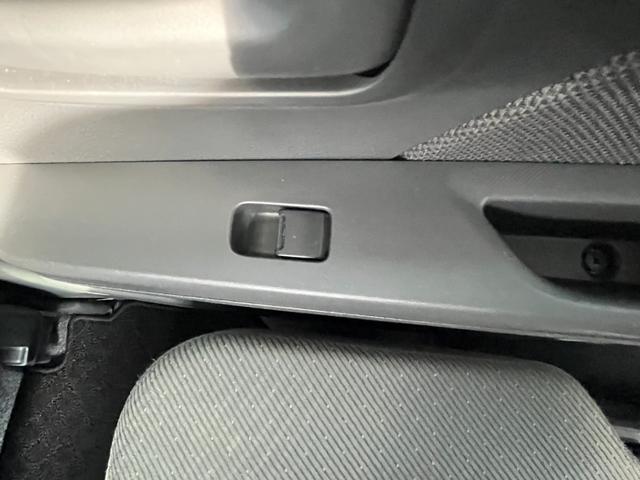 ワゴンR FA 禁煙車 ドライブレコーダー前後 自発光式アナログメーター アームレスト CD ウレタン製ステアリングホイール ダークグレーファブリックシート レッドレンズリアコンビネーションランプ(15枚目)