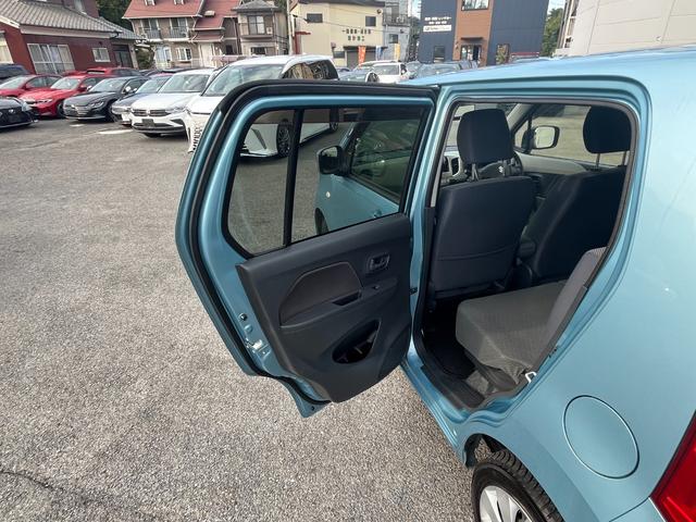 ワゴンR FA 禁煙車 ドライブレコーダー前後 自発光式アナログメーター アームレスト CD ウレタン製ステアリングホイール ダークグレーファブリックシート レッドレンズリアコンビネーションランプ(27枚目)