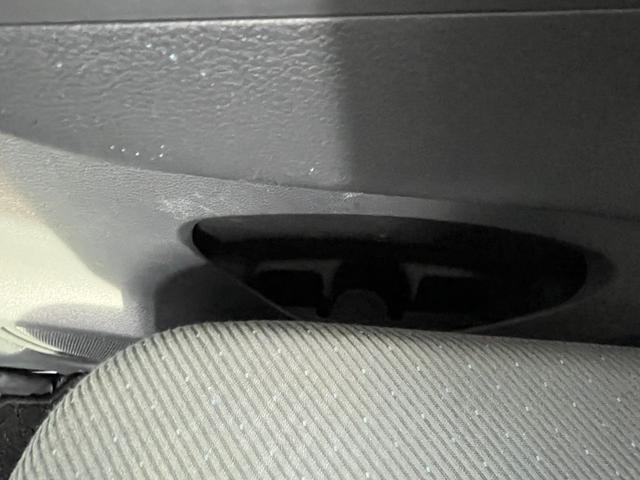 ワゴンR FA 禁煙車 ドライブレコーダー前後 自発光式アナログメーター アームレスト CD ウレタン製ステアリングホイール ダークグレーファブリックシート レッドレンズリアコンビネーションランプ(70枚目)