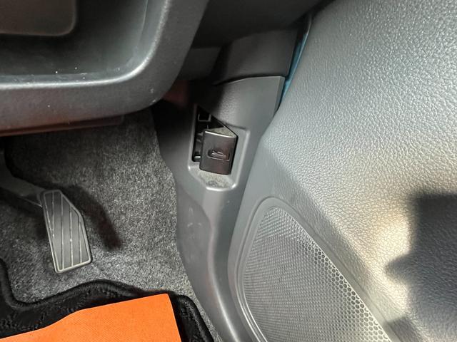 ワゴンR FA 禁煙車 ドライブレコーダー前後 自発光式アナログメーター アームレスト CD ウレタン製ステアリングホイール ダークグレーファブリックシート レッドレンズリアコンビネーションランプ(75枚目)