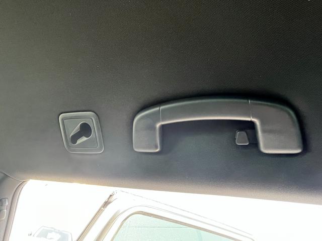 パサートヴァリアント TDI Rライン 駐車支援システム アラウンドビューカメラ Rロゴナッパ革スポーツシート Rロゴ入ディンプル革巻きステアリングホイール 8WAYパワーシート左右 シートヒーター左右 禁煙車(4枚目)