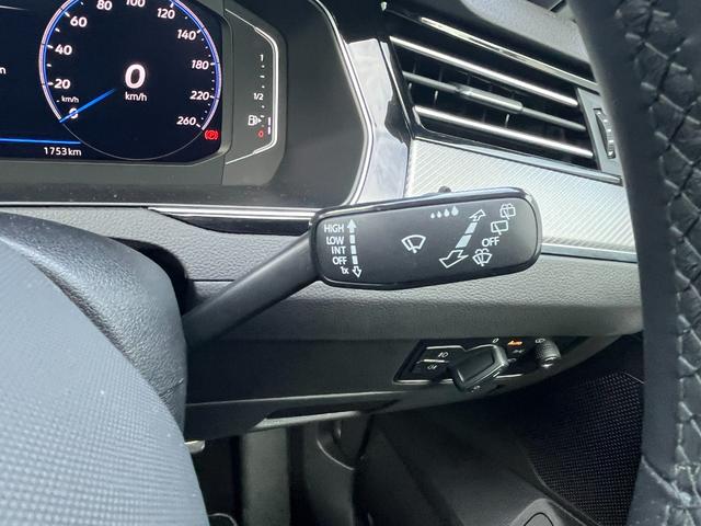 パサートヴァリアント TDI Rライン 駐車支援システム アラウンドビューカメラ Rロゴナッパ革スポーツシート Rロゴ入ディンプル革巻きステアリングホイール 8WAYパワーシート左右 シートヒーター左右 禁煙車(11枚目)