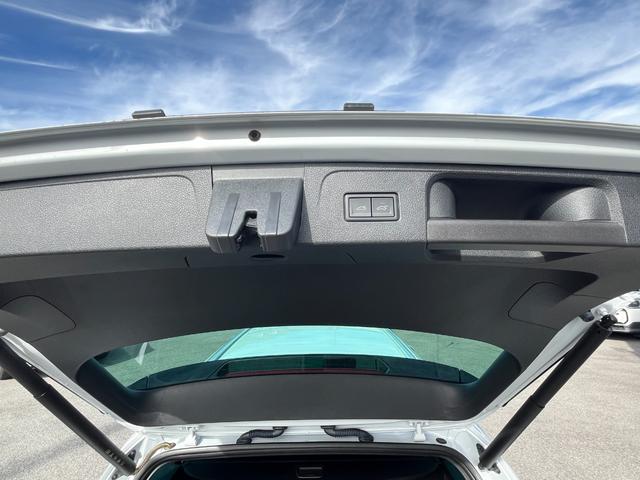 パサートヴァリアント TDI Rライン 駐車支援システム アラウンドビューカメラ Rロゴナッパ革スポーツシート Rロゴ入ディンプル革巻きステアリングホイール 8WAYパワーシート左右 シートヒーター左右 禁煙車(15枚目)