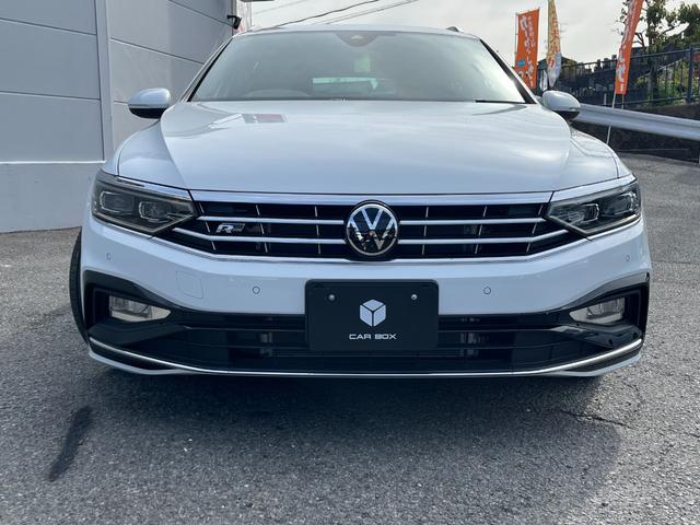 パサートヴァリアント TDI Rライン 駐車支援システム アラウンドビューカメラ Rロゴナッパ革スポーツシート Rロゴ入ディンプル革巻きステアリングホイール 8WAYパワーシート左右 シートヒーター左右 禁煙車(17枚目)