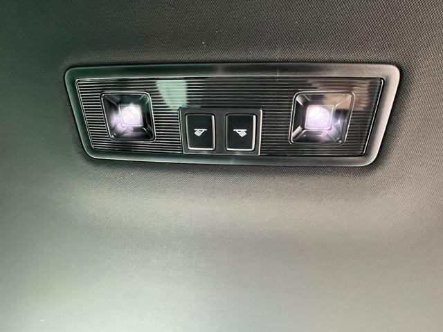 パサートヴァリアント TDI Rライン 駐車支援システム アラウンドビューカメラ Rロゴナッパ革スポーツシート Rロゴ入ディンプル革巻きステアリングホイール 8WAYパワーシート左右 シートヒーター左右 禁煙車(18枚目)