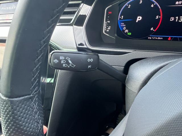 パサートヴァリアント TDI Rライン 駐車支援システム アラウンドビューカメラ Rロゴナッパ革スポーツシート Rロゴ入ディンプル革巻きステアリングホイール 8WAYパワーシート左右 シートヒーター左右 禁煙車(24枚目)