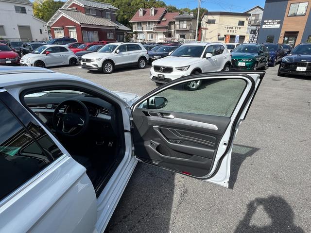 パサートヴァリアント TDI Rライン 駐車支援システム アラウンドビューカメラ Rロゴナッパ革スポーツシート Rロゴ入ディンプル革巻きステアリングホイール 8WAYパワーシート左右 シートヒーター左右 禁煙車(27枚目)