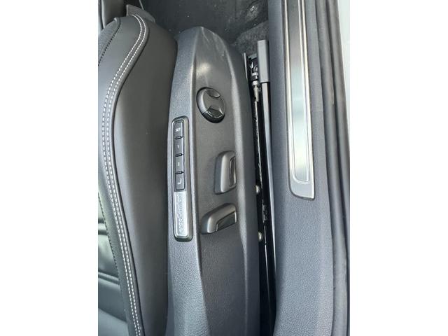 パサートヴァリアント TDI Rライン 駐車支援システム アラウンドビューカメラ Rロゴナッパ革スポーツシート Rロゴ入ディンプル革巻きステアリングホイール 8WAYパワーシート左右 シートヒーター左右 禁煙車(28枚目)