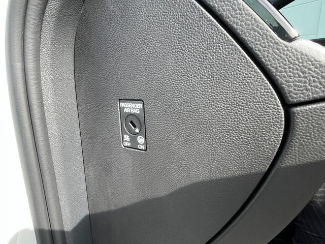 パサートヴァリアント TDI Rライン 駐車支援システム アラウンドビューカメラ Rロゴナッパ革スポーツシート Rロゴ入ディンプル革巻きステアリングホイール 8WAYパワーシート左右 シートヒーター左右 禁煙車(36枚目)