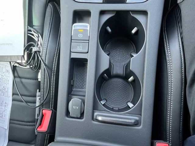 パサートヴァリアント TDI Rライン 駐車支援システム アラウンドビューカメラ Rロゴナッパ革スポーツシート Rロゴ入ディンプル革巻きステアリングホイール 8WAYパワーシート左右 シートヒーター左右 禁煙車(37枚目)