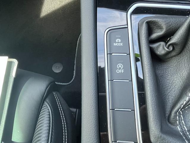 パサートヴァリアント TDI Rライン 駐車支援システム アラウンドビューカメラ Rロゴナッパ革スポーツシート Rロゴ入ディンプル革巻きステアリングホイール 8WAYパワーシート左右 シートヒーター左右 禁煙車(40枚目)
