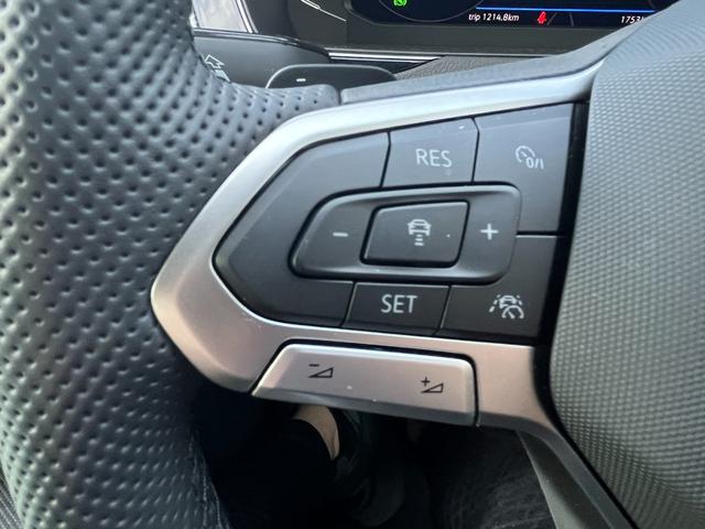 パサートヴァリアント TDI Rライン 駐車支援システム アラウンドビューカメラ Rロゴナッパ革スポーツシート Rロゴ入ディンプル革巻きステアリングホイール 8WAYパワーシート左右 シートヒーター左右 禁煙車(42枚目)