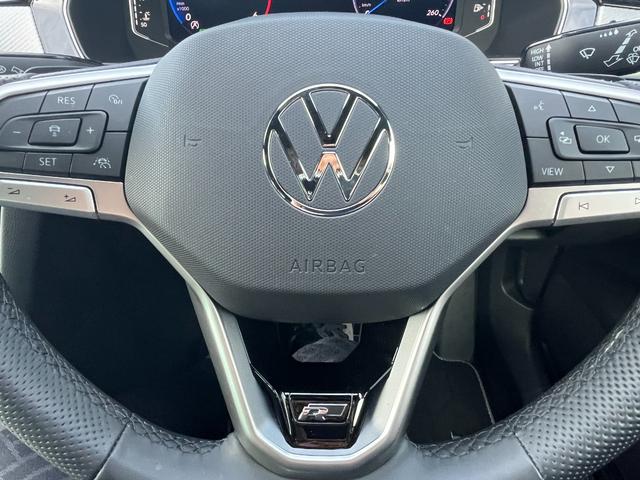 パサートヴァリアント TDI Rライン 駐車支援システム アラウンドビューカメラ Rロゴナッパ革スポーツシート Rロゴ入ディンプル革巻きステアリングホイール 8WAYパワーシート左右 シートヒーター左右 禁煙車(43枚目)