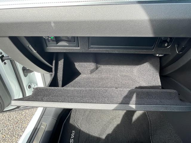 パサートヴァリアント TDI Rライン 駐車支援システム アラウンドビューカメラ Rロゴナッパ革スポーツシート Rロゴ入ディンプル革巻きステアリングホイール 8WAYパワーシート左右 シートヒーター左右 禁煙車(45枚目)