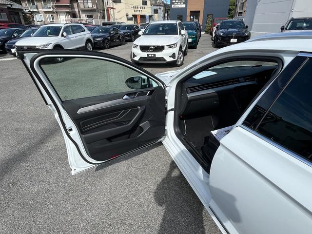 パサートヴァリアント TDI Rライン 駐車支援システム アラウンドビューカメラ Rロゴナッパ革スポーツシート Rロゴ入ディンプル革巻きステアリングホイール 8WAYパワーシート左右 シートヒーター左右 禁煙車(53枚目)