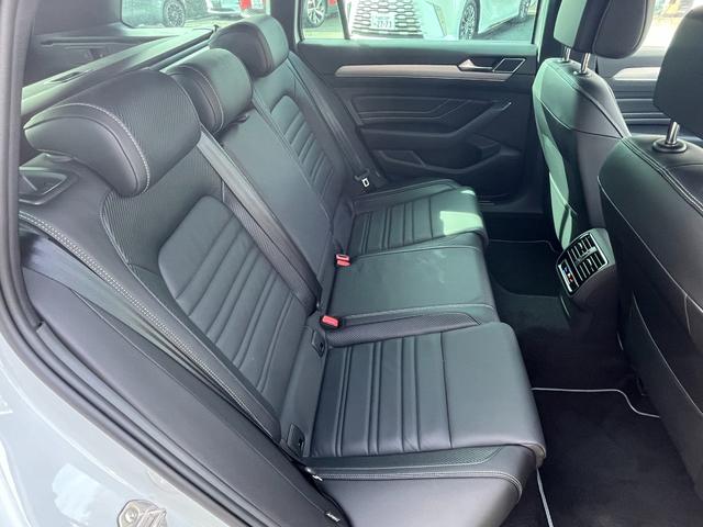 パサートヴァリアント TDI Rライン 駐車支援システム アラウンドビューカメラ Rロゴナッパ革スポーツシート Rロゴ入ディンプル革巻きステアリングホイール 8WAYパワーシート左右 シートヒーター左右 禁煙車(57枚目)