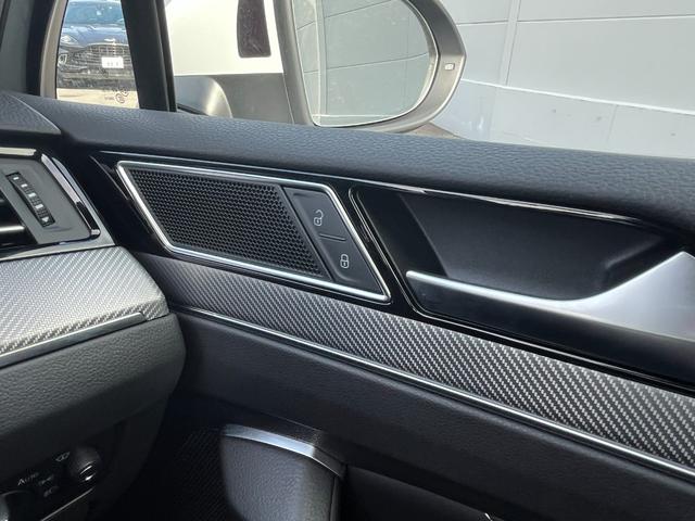 パサートヴァリアント TDI Rライン 駐車支援システム アラウンドビューカメラ Rロゴナッパ革スポーツシート Rロゴ入ディンプル革巻きステアリングホイール 8WAYパワーシート左右 シートヒーター左右 禁煙車(65枚目)