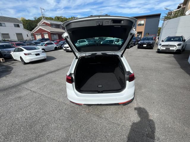 パサートヴァリアント TDI Rライン 駐車支援システム アラウンドビューカメラ Rロゴナッパ革スポーツシート Rロゴ入ディンプル革巻きステアリングホイール 8WAYパワーシート左右 シートヒーター左右 禁煙車(71枚目)