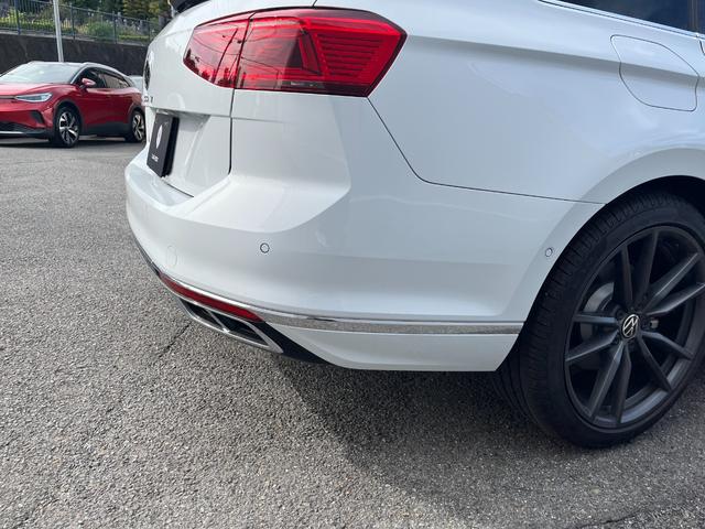 パサートヴァリアント TDI Rライン 駐車支援システム アラウンドビューカメラ Rロゴナッパ革スポーツシート Rロゴ入ディンプル革巻きステアリングホイール 8WAYパワーシート左右 シートヒーター左右 禁煙車(73枚目)