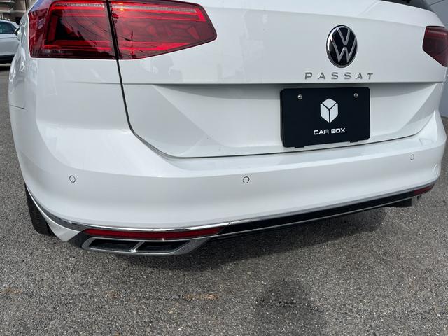 パサートヴァリアント TDI Rライン 駐車支援システム アラウンドビューカメラ Rロゴナッパ革スポーツシート Rロゴ入ディンプル革巻きステアリングホイール 8WAYパワーシート左右 シートヒーター左右 禁煙車(76枚目)