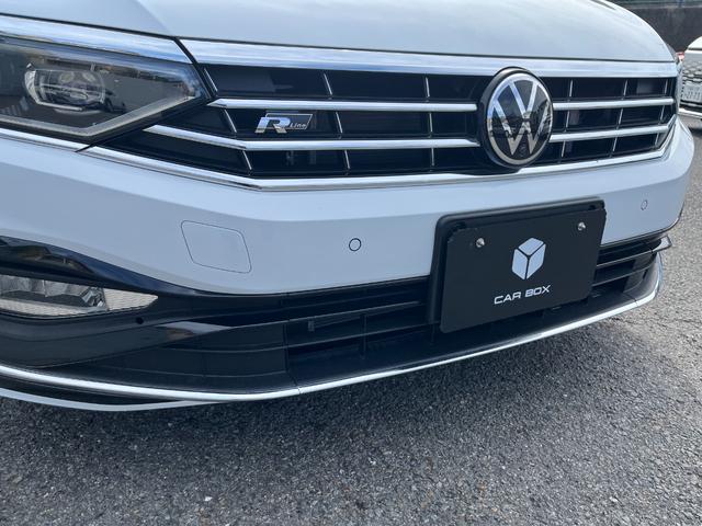 パサートヴァリアント TDI Rライン 駐車支援システム アラウンドビューカメラ Rロゴナッパ革スポーツシート Rロゴ入ディンプル革巻きステアリングホイール 8WAYパワーシート左右 シートヒーター左右 禁煙車(78枚目)
