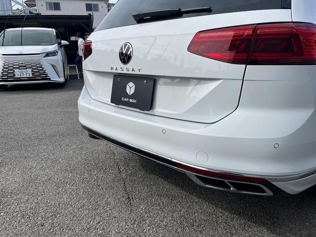 パサートヴァリアント TDI Rライン 駐車支援システム アラウンドビューカメラ Rロゴナッパ革スポーツシート Rロゴ入ディンプル革巻きステアリングホイール 8WAYパワーシート左右 シートヒーター左右 禁煙車(79枚目)