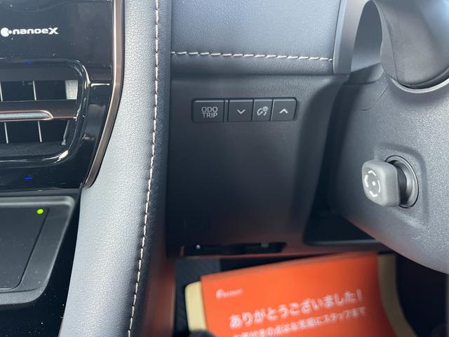 アルファード Z ワンオーナー 左右独立ムーンルーフ 禁煙車 後席モニター 床下表示機能付パノラミックビューモニター 登録済未使用車 3眼LEDヘッドランプ 木目調/革巻コンビステアリング エグゼクティブパワーシート(5枚目)