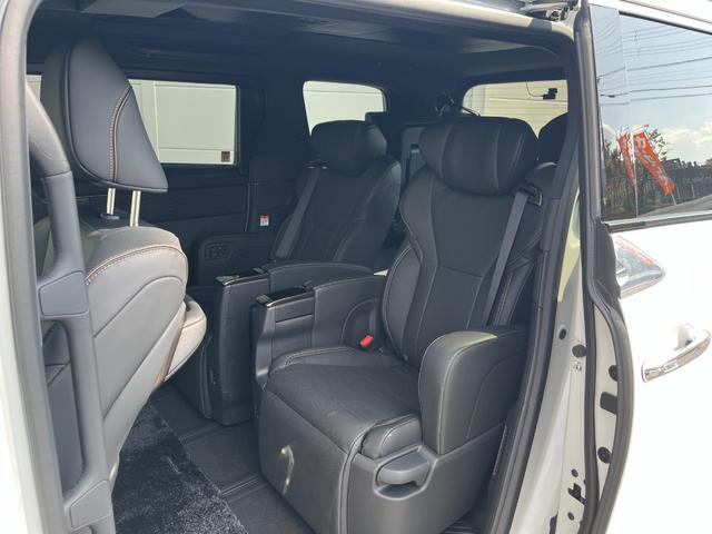 アルファード Z ワンオーナー 左右独立ムーンルーフ 禁煙車 後席モニター 床下表示機能付パノラミックビューモニター 登録済未使用車 3眼LEDヘッドランプ 木目調/革巻コンビステアリング エグゼクティブパワーシート(48枚目)