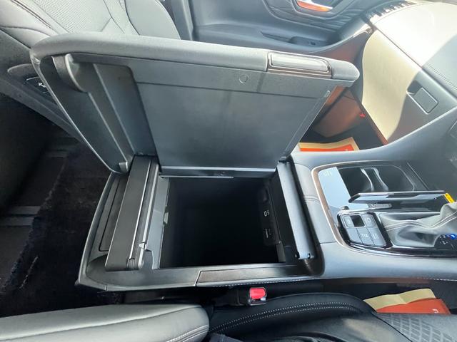 アルファード Z ワンオーナー 左右独立ムーンルーフ 禁煙車 後席モニター 床下表示機能付パノラミックビューモニター 登録済未使用車 3眼LEDヘッドランプ 木目調/革巻コンビステアリング エグゼクティブパワーシート(54枚目)