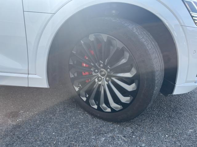 e-トロン 50クワトロ アドバンスト 4WD アシスタンス+コンフォート+サイレンスPKG パノラマルーフ 21インチAWOPバーチャルエクステリアミラー OPグレー革シート 3Dサウンドシステム 4ゾーンエアコン 電動リアゲート(6枚目)
