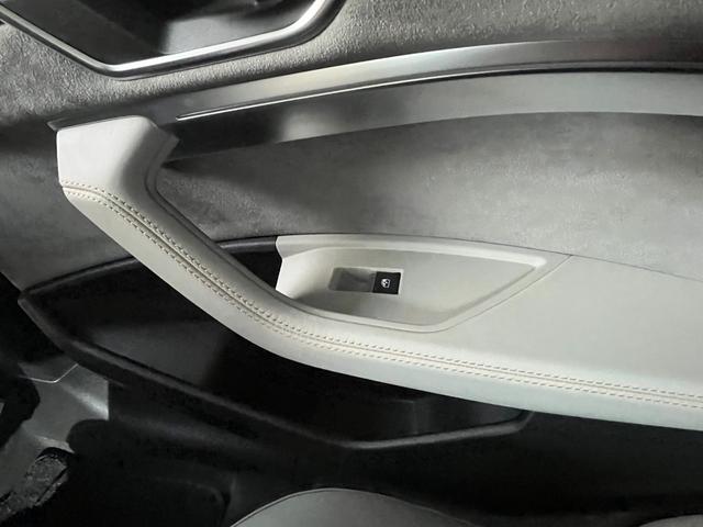 e-トロン 50クワトロ アドバンスト 4WD アシスタンス+コンフォート+サイレンスPKG パノラマルーフ 21インチAWOPバーチャルエクステリアミラー OPグレー革シート 3Dサウンドシステム 4ゾーンエアコン 電動リアゲート(7枚目)