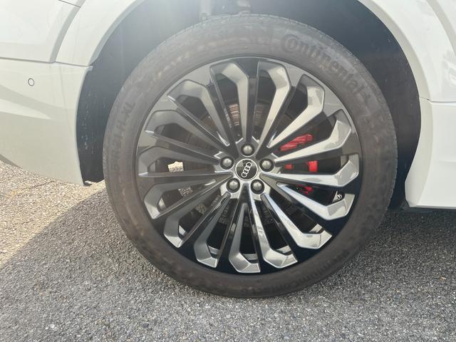 e-トロン 50クワトロ アドバンスト 4WD アシスタンス+コンフォート+サイレンスPKG パノラマルーフ 21インチAWOPバーチャルエクステリアミラー OPグレー革シート 3Dサウンドシステム 4ゾーンエアコン 電動リアゲート(8枚目)