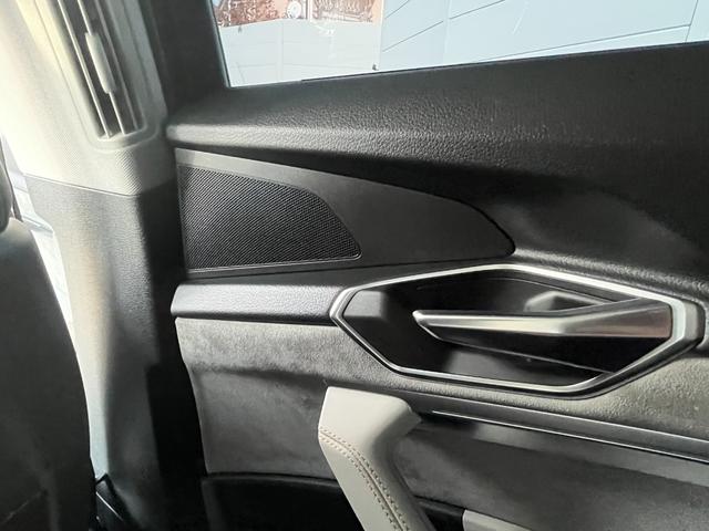 e-トロン 50クワトロ アドバンスト 4WD アシスタンス+コンフォート+サイレンスPKG パノラマルーフ 21インチAWOPバーチャルエクステリアミラー OPグレー革シート 3Dサウンドシステム 4ゾーンエアコン 電動リアゲート(18枚目)