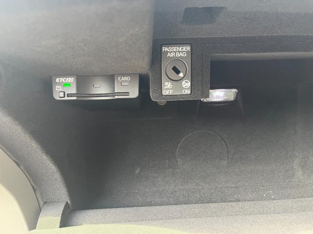 e-トロン 50クワトロ アドバンスト 4WD アシスタンス+コンフォート+サイレンスPKG パノラマルーフ 21インチAWOPバーチャルエクステリアミラー OPグレー革シート 3Dサウンドシステム 4ゾーンエアコン 電動リアゲート(23枚目)