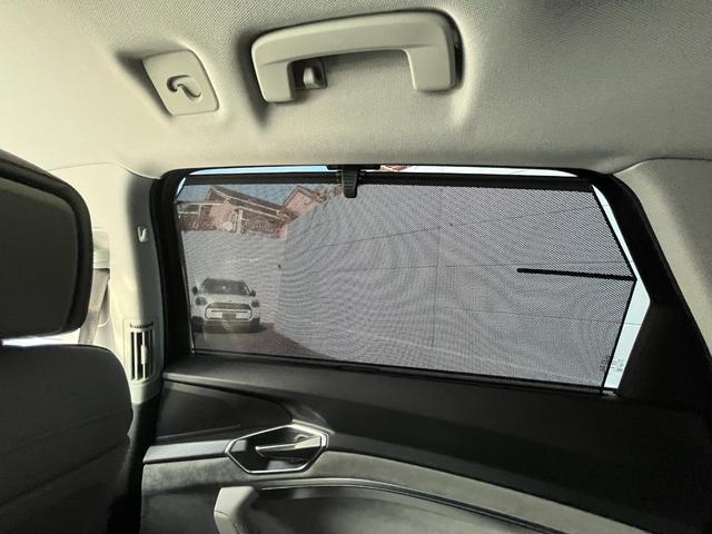 e-トロン 50クワトロ アドバンスト 4WD アシスタンス+コンフォート+サイレンスPKG パノラマルーフ 21インチAWOPバーチャルエクステリアミラー OPグレー革シート 3Dサウンドシステム 4ゾーンエアコン 電動リアゲート(25枚目)