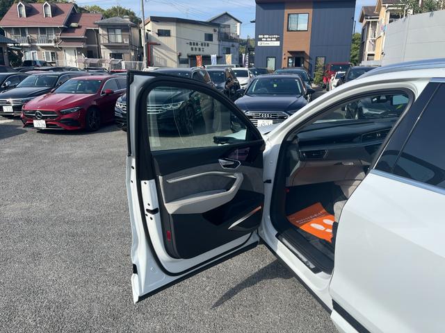 e-トロン 50クワトロ アドバンスト 4WD アシスタンス+コンフォート+サイレンスPKG パノラマルーフ 21インチAWOPバーチャルエクステリアミラー OPグレー革シート 3Dサウンドシステム 4ゾーンエアコン 電動リアゲート(26枚目)